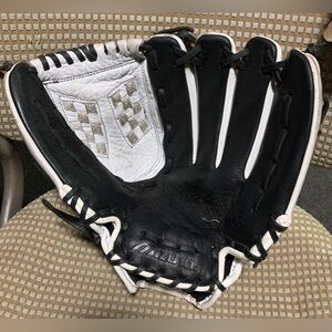 Mizuno Black and White Sports Glove